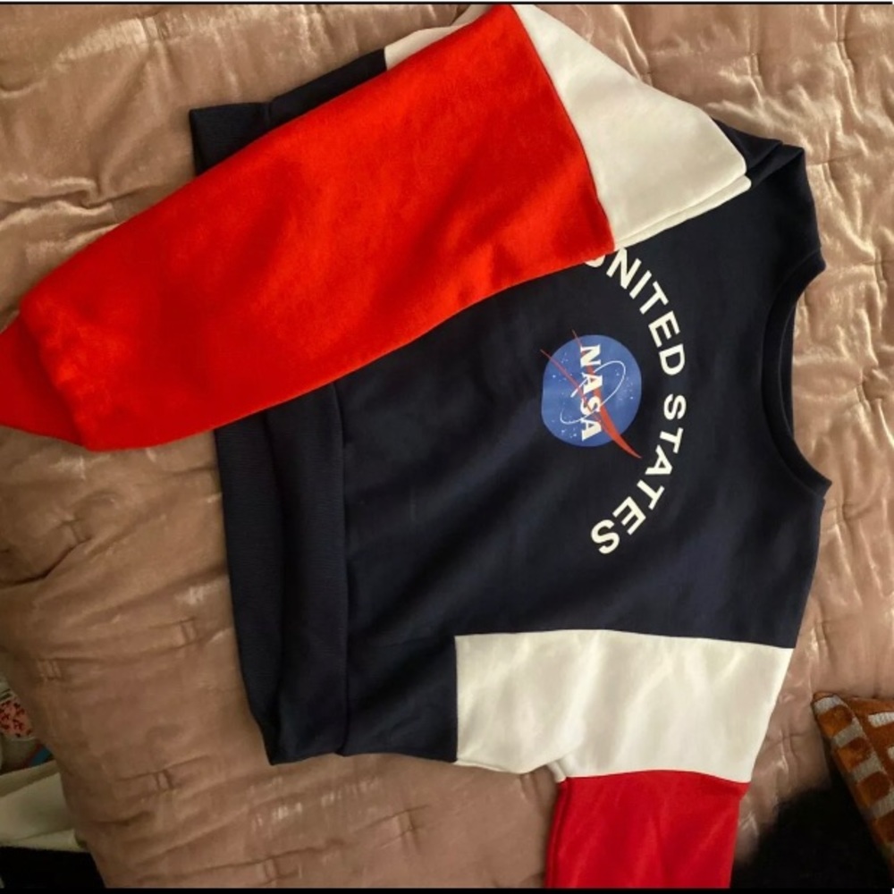 NWOT Cropped Nasa Sweatshirt XS